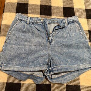 American Eagle Light Wash Women's Mom Jean Shorts